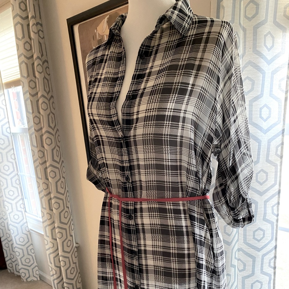 Fun b&w sheer coverup. Looks great over a tank and jeans or LBD!